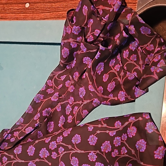 Beautiful Diane Von Furstenberg silk, lined top - Picture 6 of 8